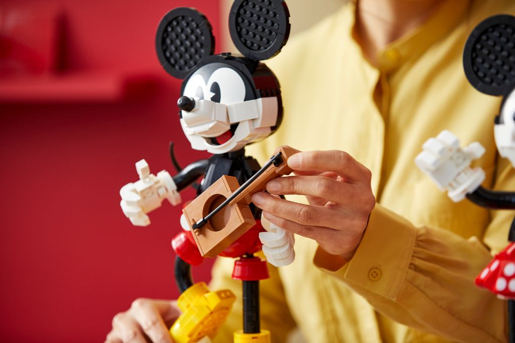 LEGO Disney 43179 Mickey Mouse and Minnie Mouse Buildable Characters 32