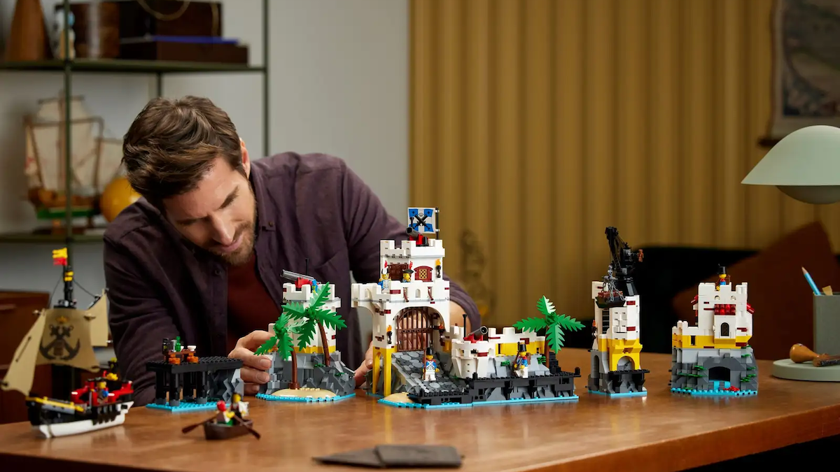 LEGO Icons 10320 Eldorado Fortress Lifestyle featured