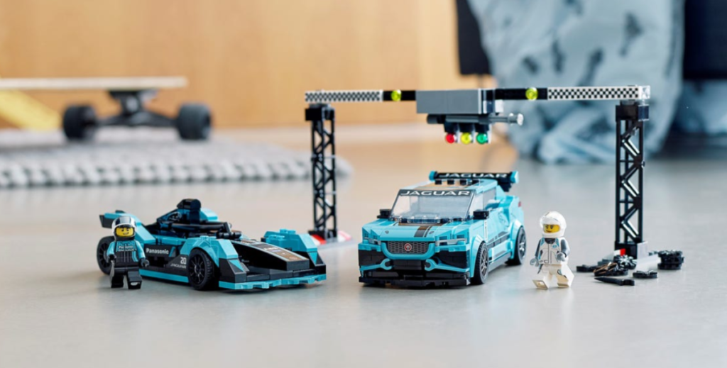 LEGO speed champions 76898 Formula E Panasonic Jaguar Racing GEN2 car Jaguar I PACE eTROPHY lifestyle 1024x519