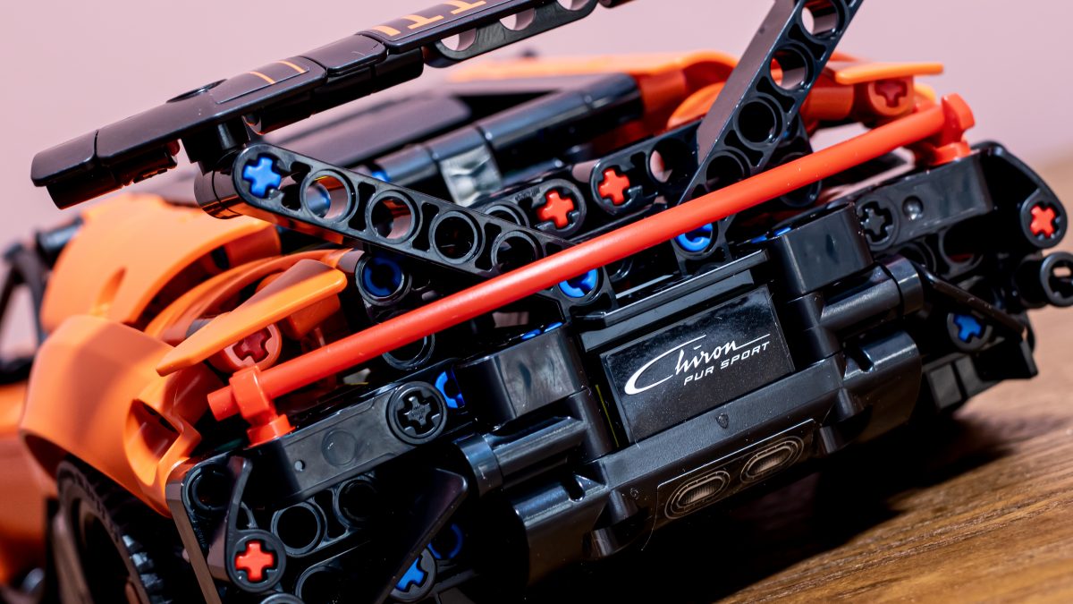 LEGO Technic 42222 Bugatti Chiron Pur Sport Hypercar 3 1200x675