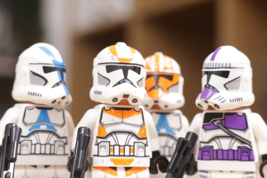 LEGO Star Wars 75337 AT TE Walker 212th 501st Ahsoka 187th Legion Clone Trooper comparison 6 alt 1024x683