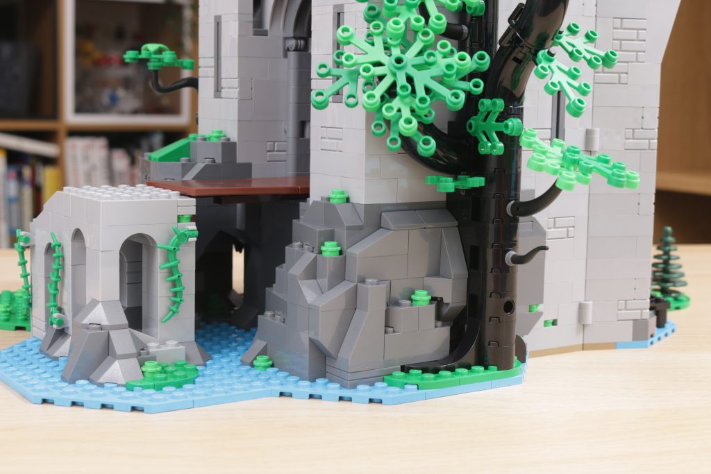 LEGO ICONS 10305 Lion Knights Castle review 35 1024x683