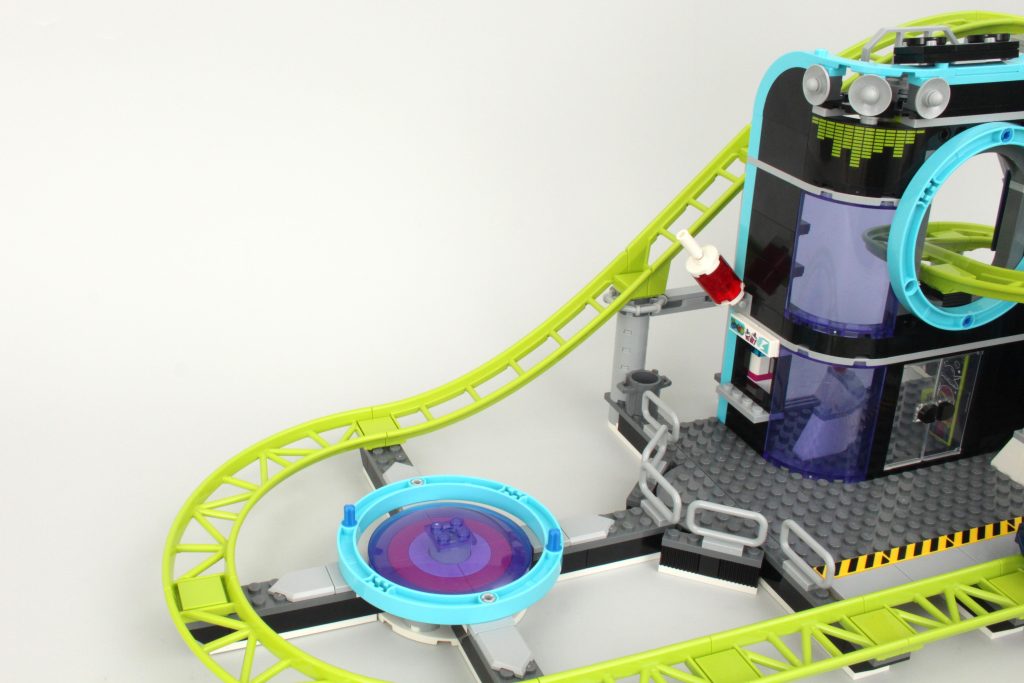 lego city 60421 Robot World Roller Coaster Park review 37 1024x683