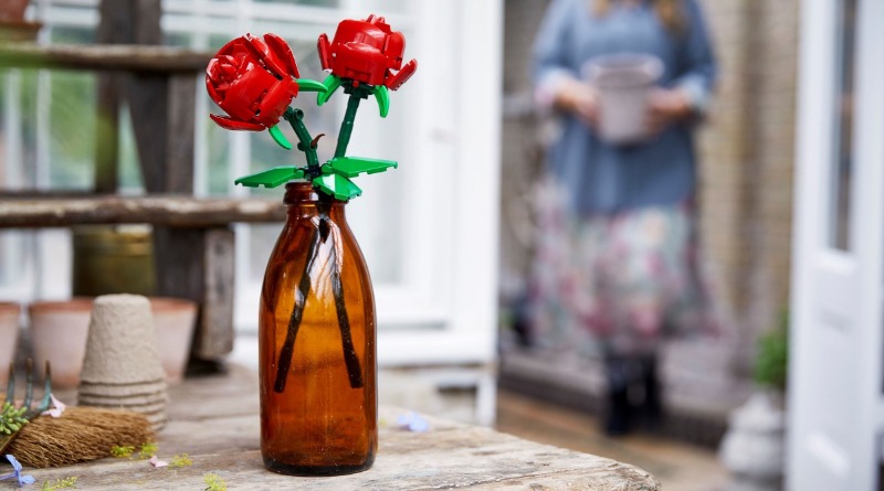 Spruce up your home with LEGO 40460 Roses and 40461 Tulips