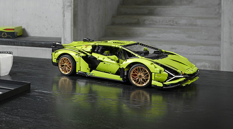 Inside LEGO Technic 42115 Lamborghini Sián FKP 37 with Aurelien Rouffiange