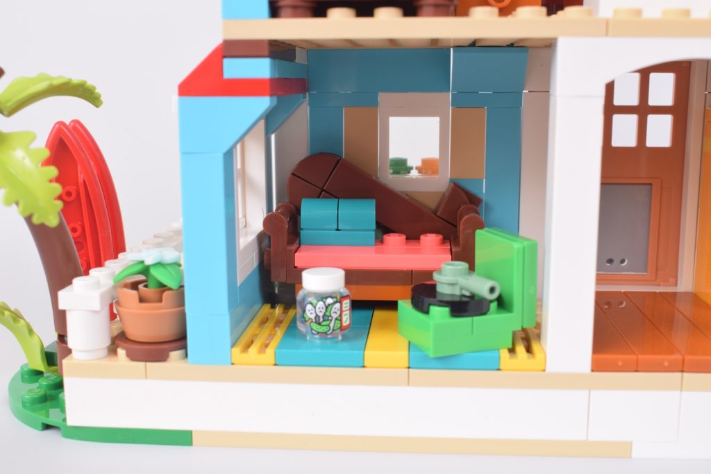 LEGO Disney 43268 Lilo and Stitch Beach House review 9 1024x683