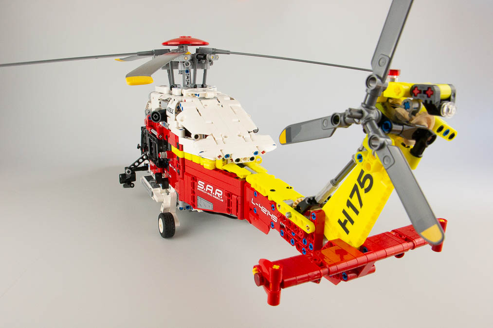 42145 Technic Airbus H175 Rescue Helicopter 20