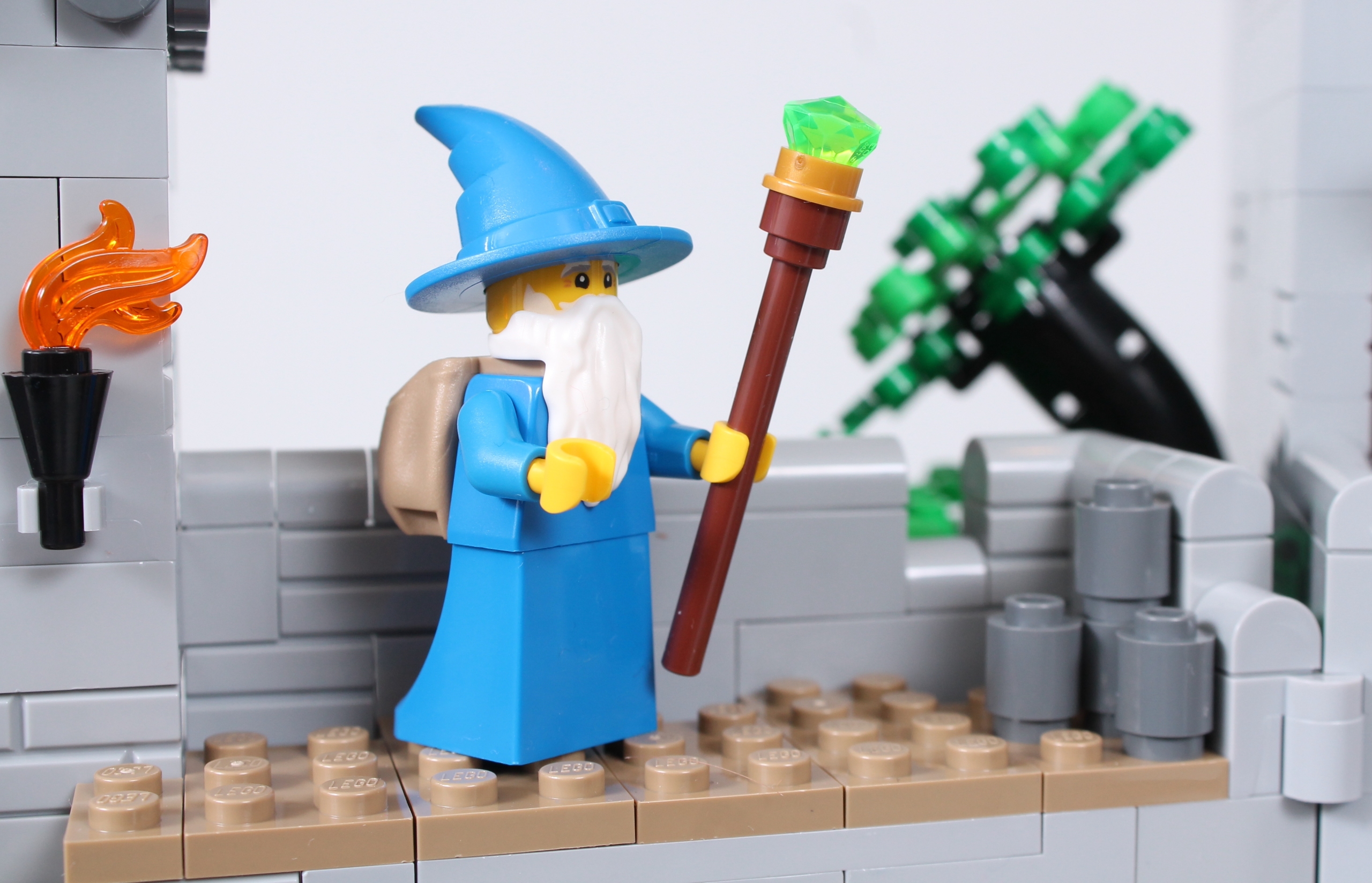 LEGO Icons 10305 Lion Knights Castle critique 16 scaled