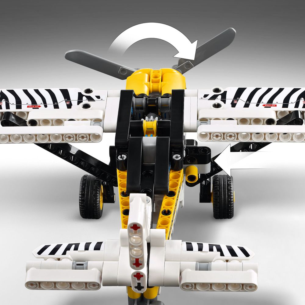 LEGO Technic 42198 Bush Plane 3