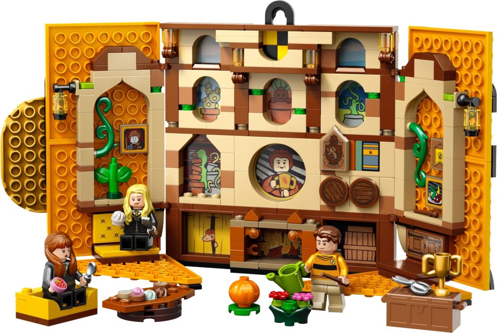 LEGO Harry Potter 76412 Hufflepuff House Banner 2 1024x687