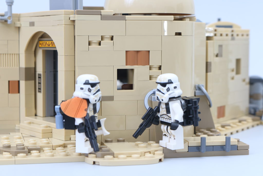 LEGO Star Wars 75290 Mos Eisley Cantina review 40