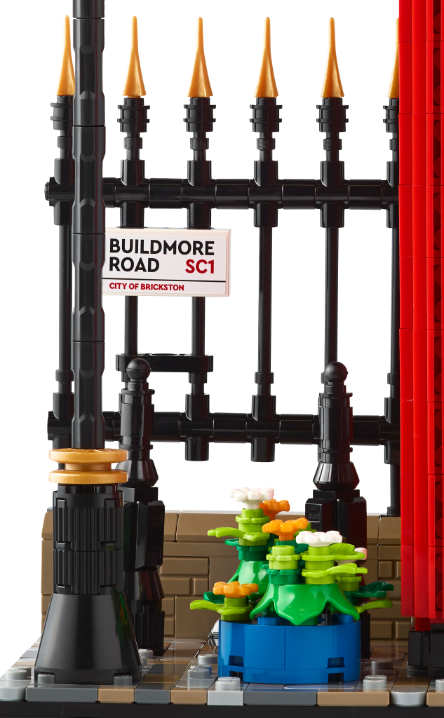 LEGO Ideas 21347 red london telephone box sign closeup 633x1024