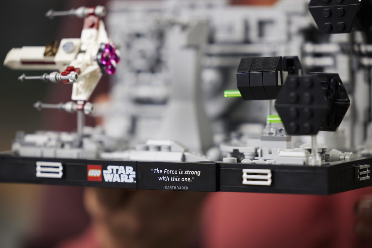 LEGO Star Wars 75329 Death Star Trench Run diorama set 04