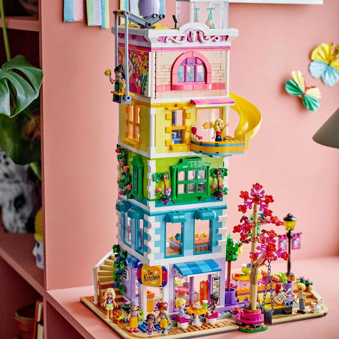 LEGO Friends 41747 Heartlake City Community Kitchen and 41748 Heartlake City Community Centre combined