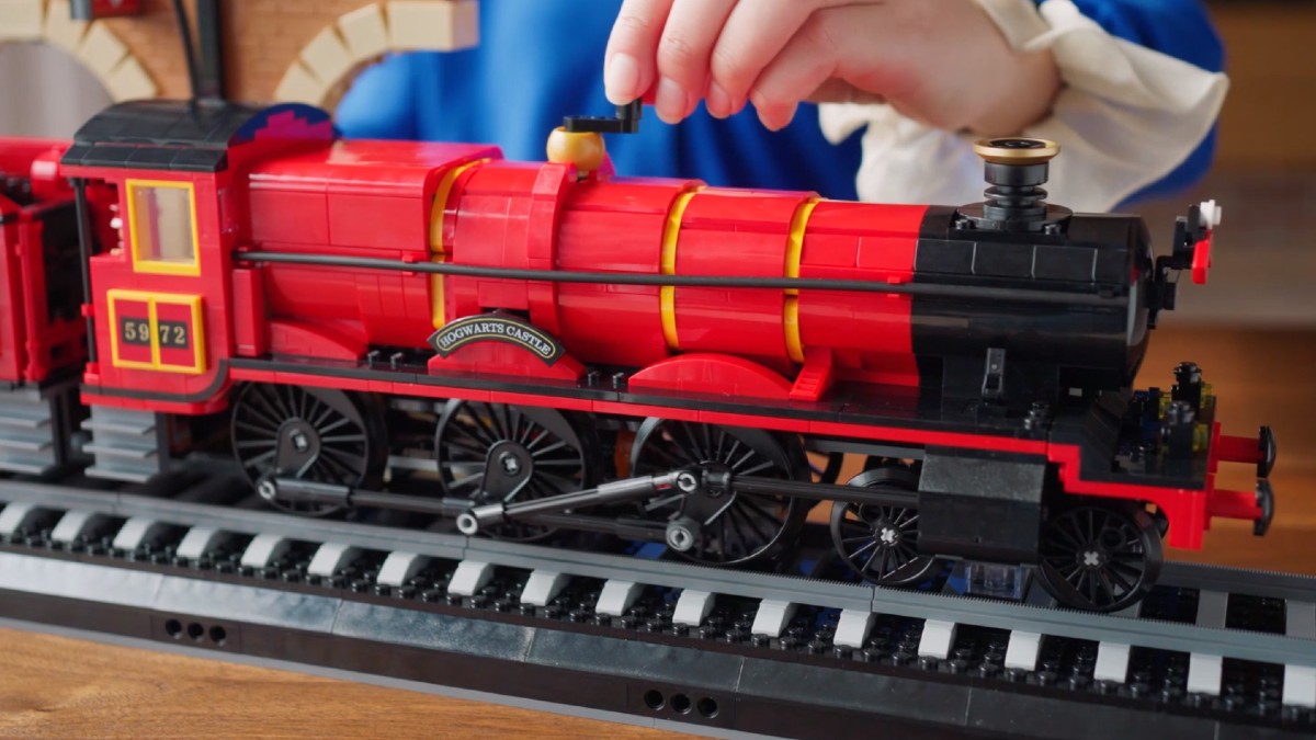 LEGO Harry Potter 76405 Hogwarts Express – Collectors' Edition signing confirmed