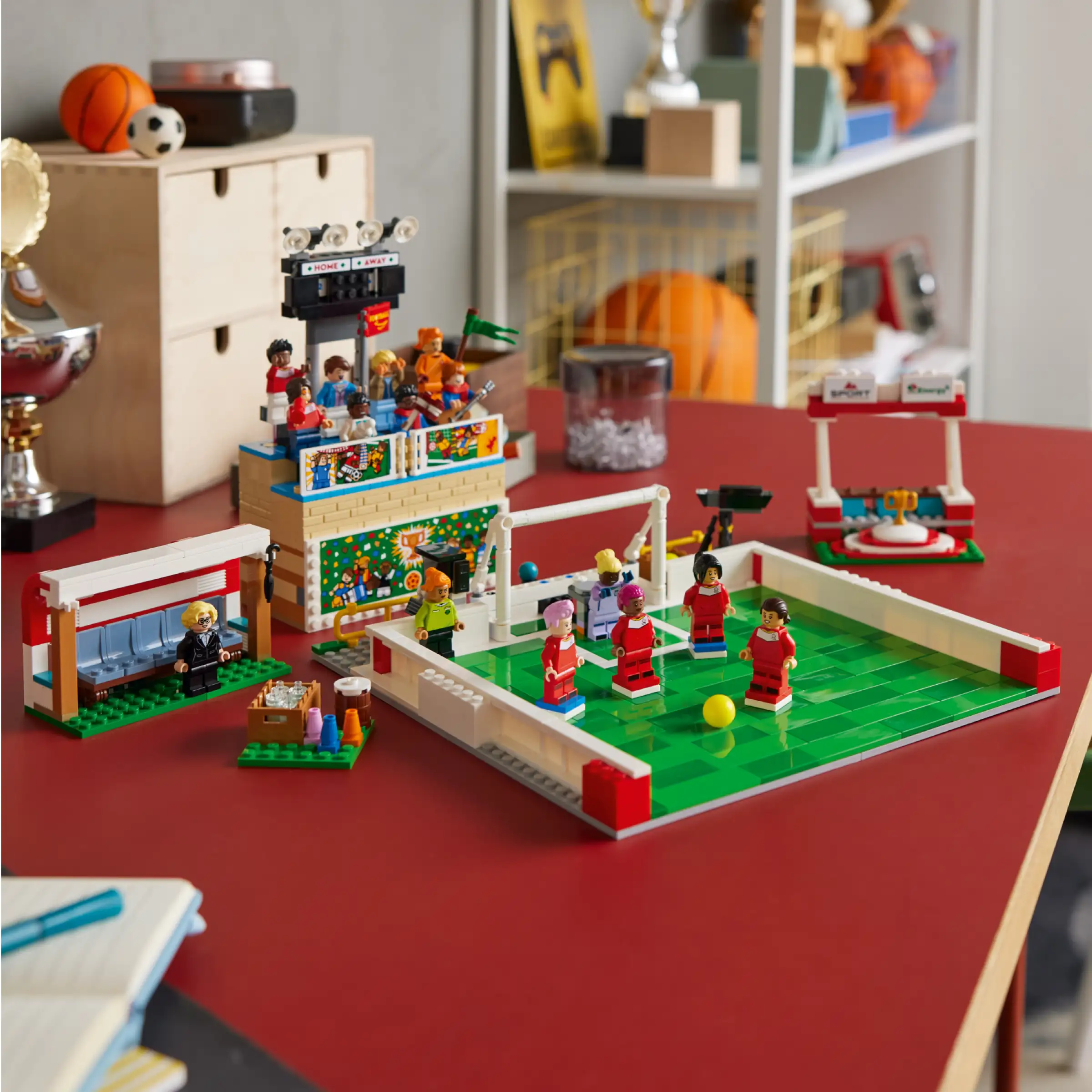 LEGO 40634 Icons of Play 12