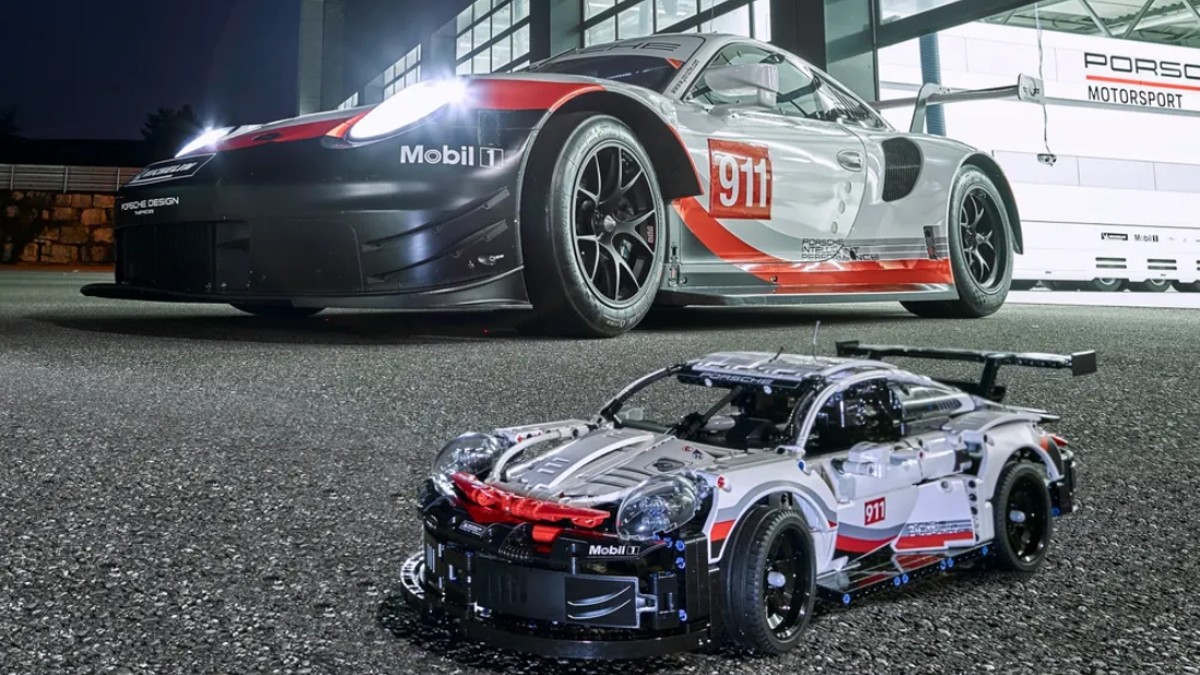 Bumper saving on 42096 Porsche 911 RSR at Zavvi