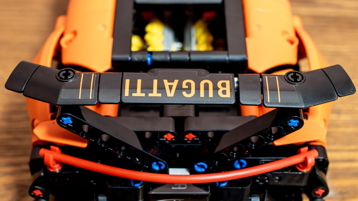 LEGO Technic 42222 Bugatti Chiron Pur Sport Hypercar 13 1200x675