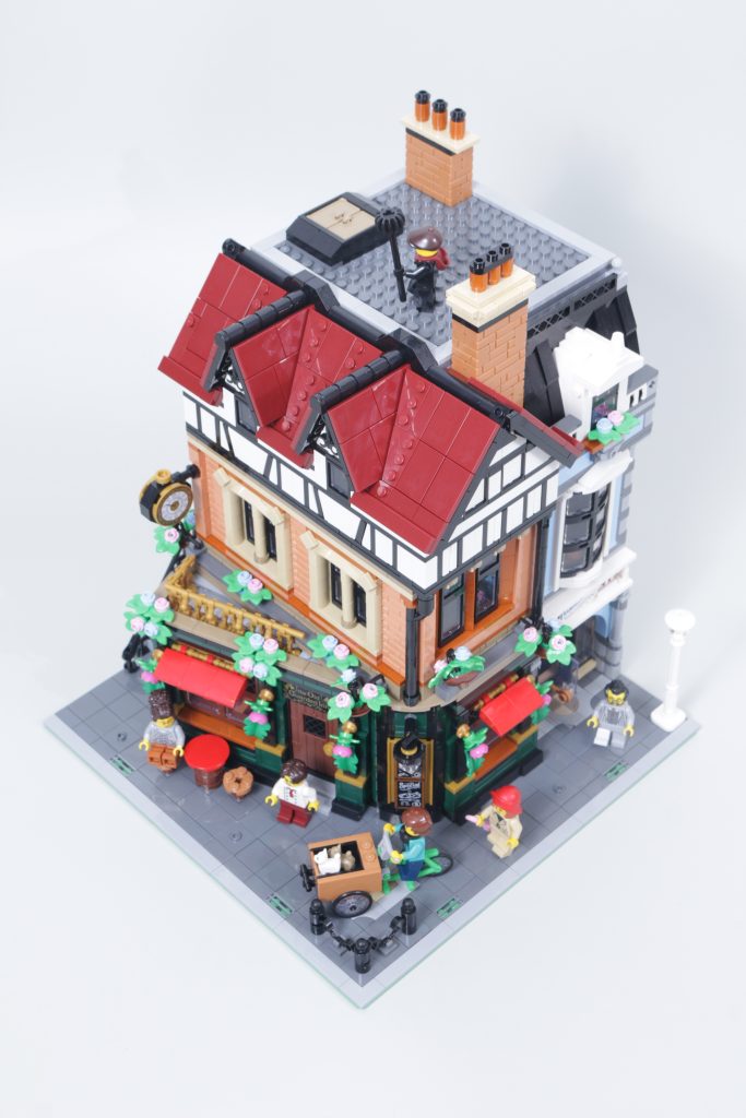 LEGO Icons 10350 Tudor Corner second review plus comparison with 10251 Brick Bank and 10270 Bookshop 58 683x1024