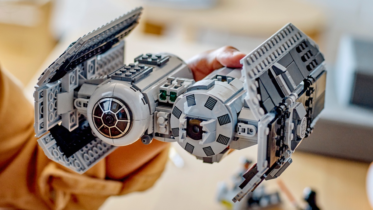 WATCH: The new LEGO TIE Bomber comes with a neat non-movie Star Wars minifigure