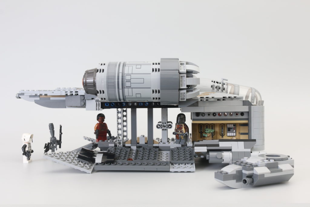 LEGO Star Wars 75292 The Mandalorian Bounty Hunter Transport The Razor Crest review 14