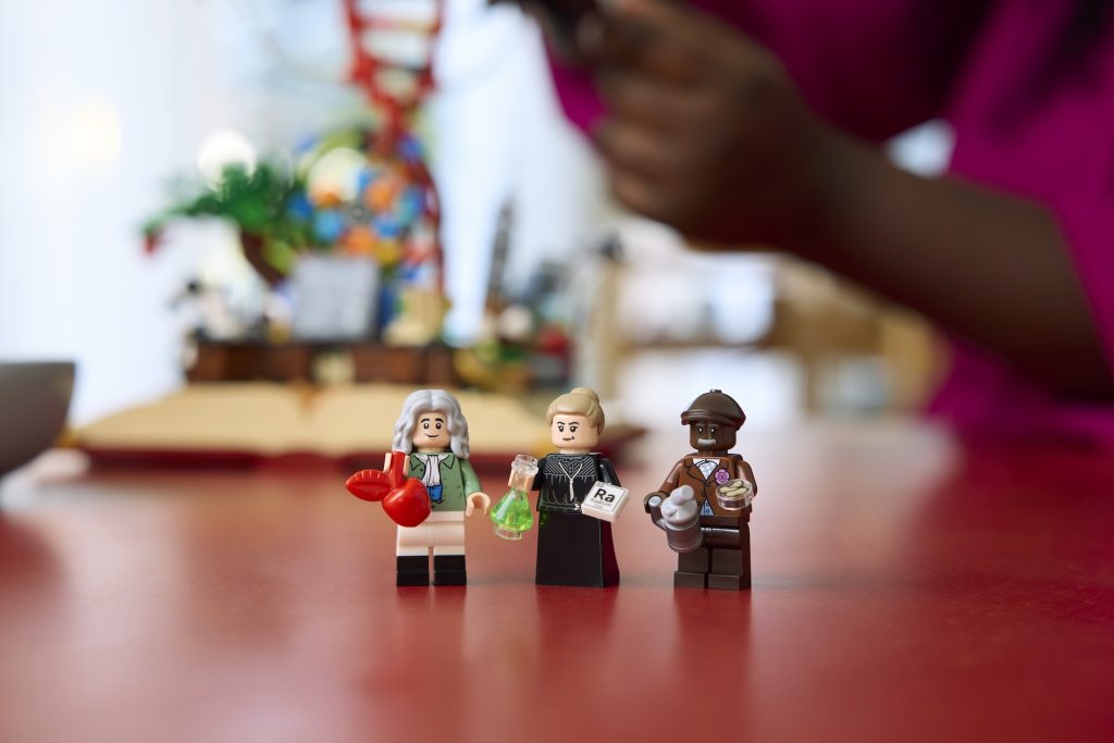 LEGO Ideas 21355 The Evolution of STEM 12 1024x683