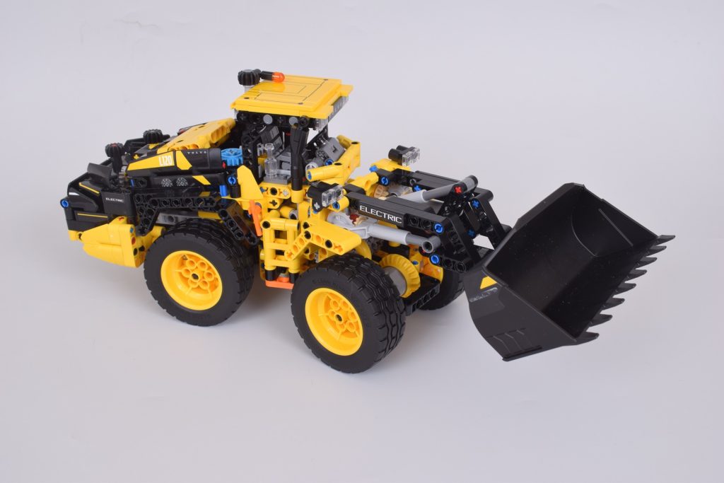 LEGO Technic 42209 Volvo L120 Electric Wheel Loader review 22 1024x683