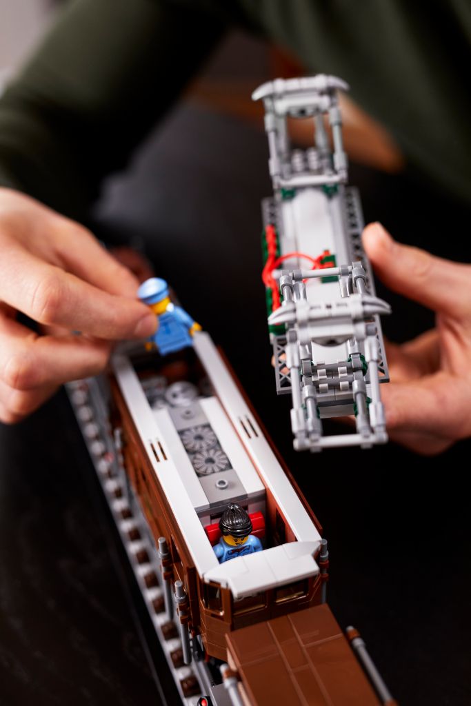 LEGO 10277 Crocodile Locomotive 36