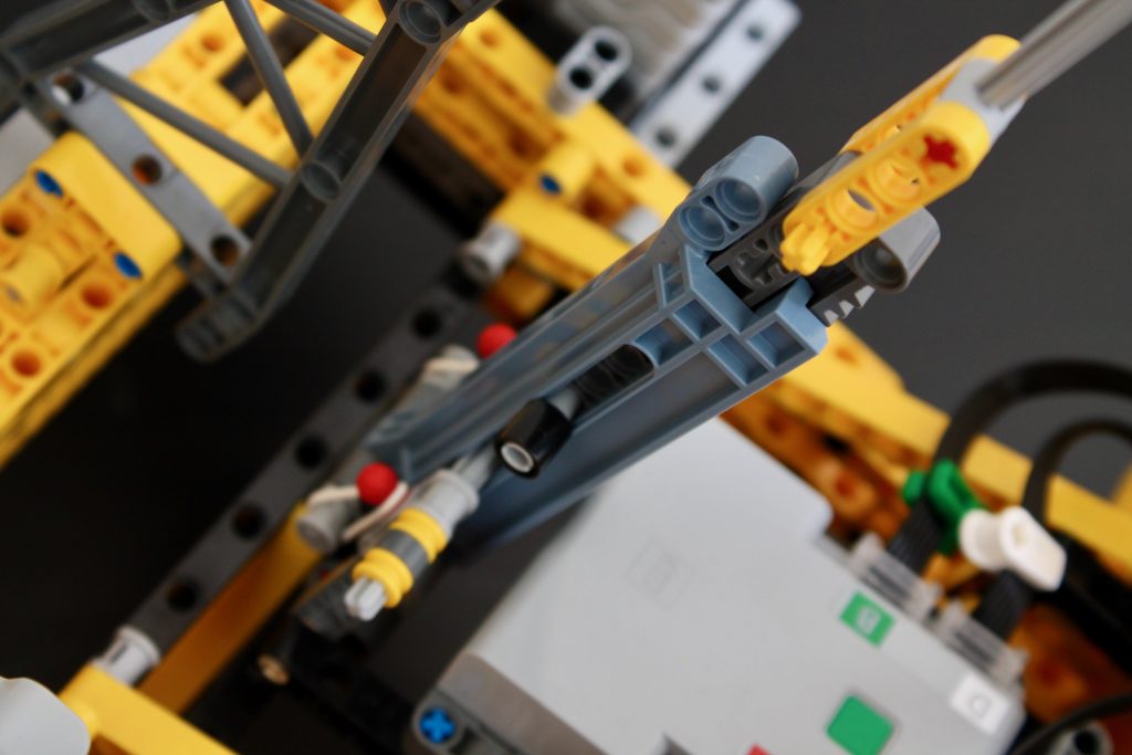 LEGO Technic 42146 Liebherr Crawler Crane LR 13000 review 14 1024x683