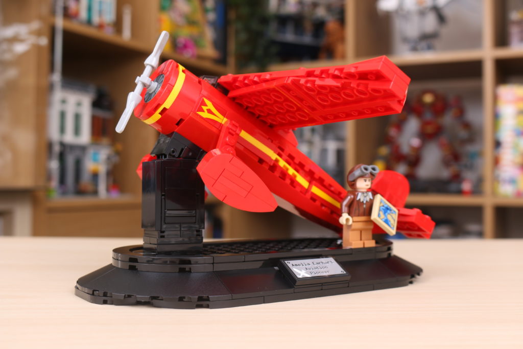 LEGO 40450 Amelia Earhart Tribute GWP review 5