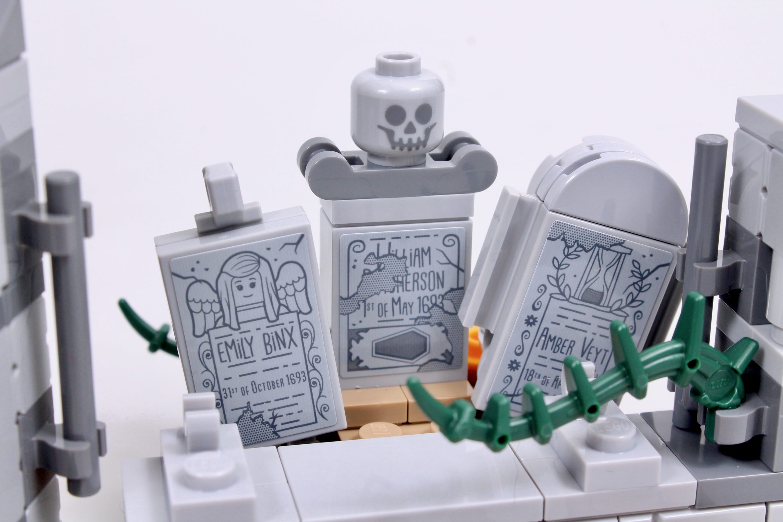 LEGO Ideas 21341 Disney Hocus Pocus The Sanderson Sisters Cottage review 9 scaled