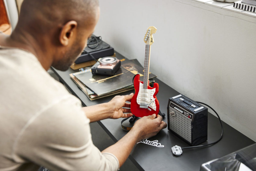 LEGO Ideas 21329 Fender Stratocaster 26 1024x683