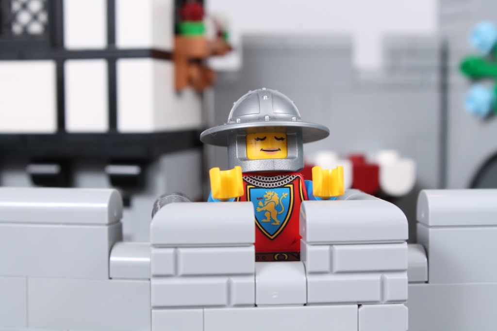 LEGO Icons 10305 Lion Knights Castle critique 10 1024x683