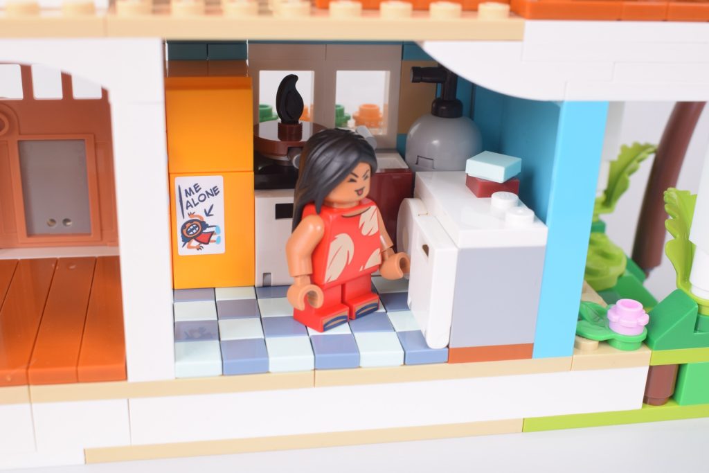LEGO Disney 43268 Lilo and Stitch Beach House review 22 1024x683
