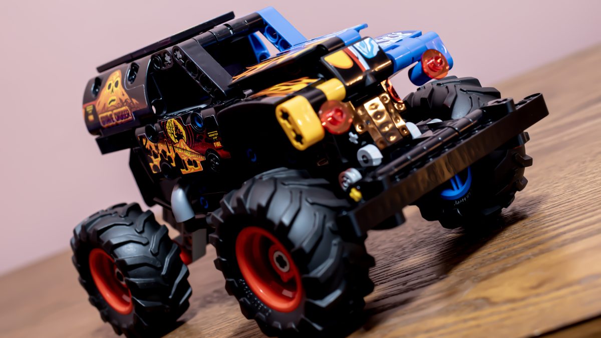 LEGO Technic 42219 Monster Jam Grave Digger 6 1200x675