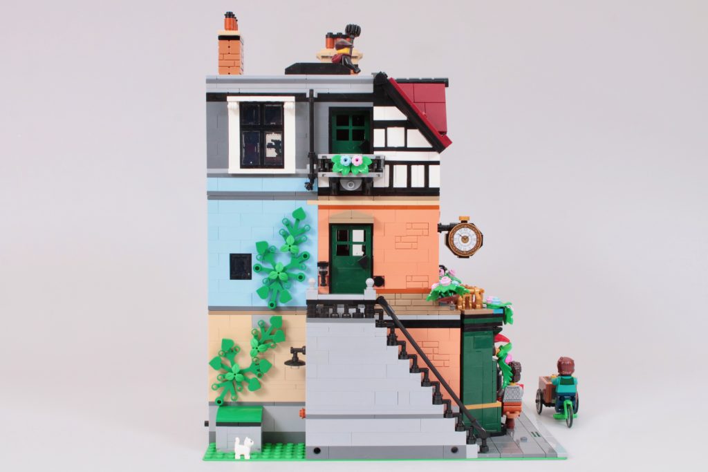 LEGO Icons 10350 Tudor Corner review 4 1024x683