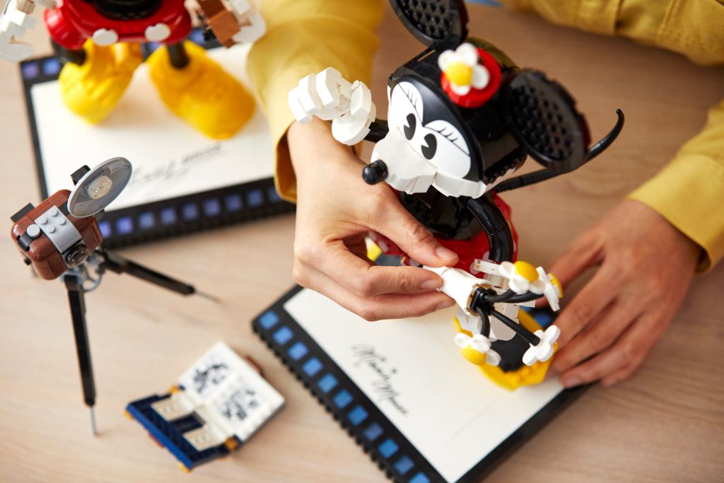 LEGO Disney 43179 Mickey Mouse and Minnie Mouse Buildable Characters 49