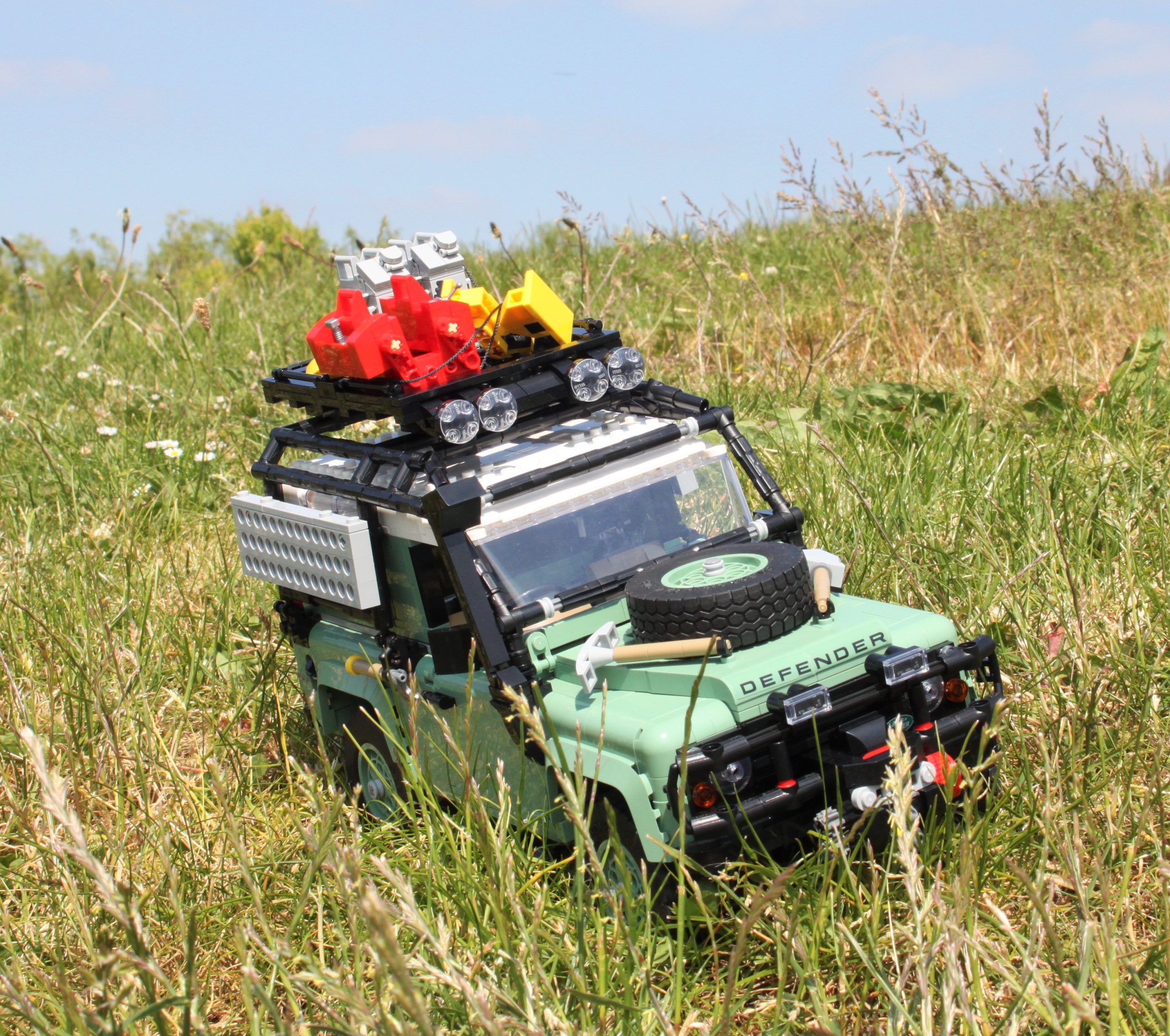 LEGO ICONS 10317 LAND ROVER CLASSIC DEFENDER 90 review outside 7 scaled