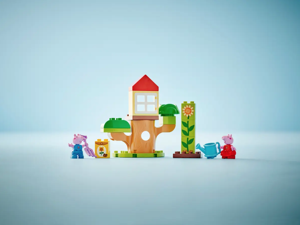 LEGO DUPLO Peppa Pig 10431 Peppa Pig Garden and Tree House 1024x769