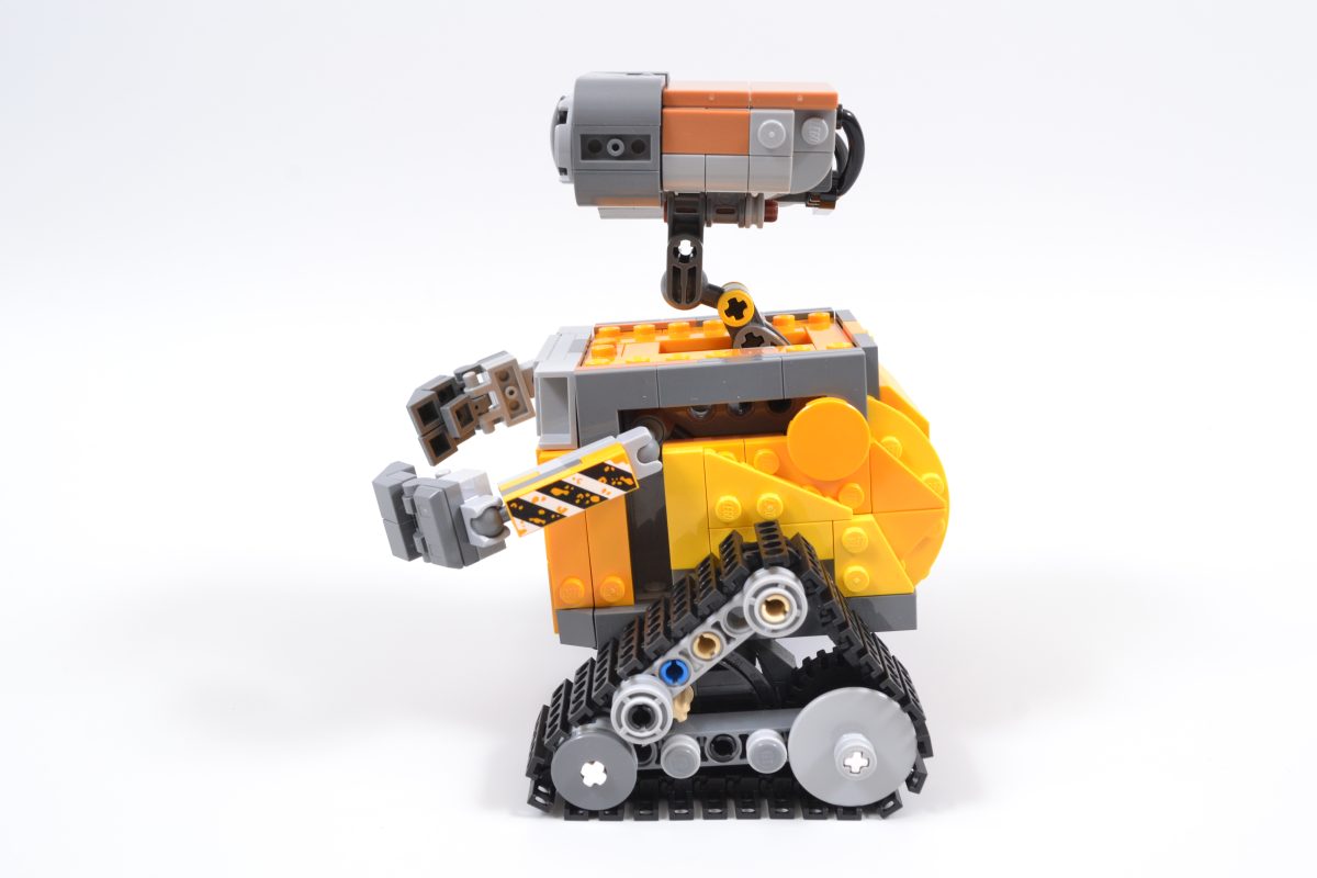 LEGO Disney 43279 WALL E and EVE 4 1200x800