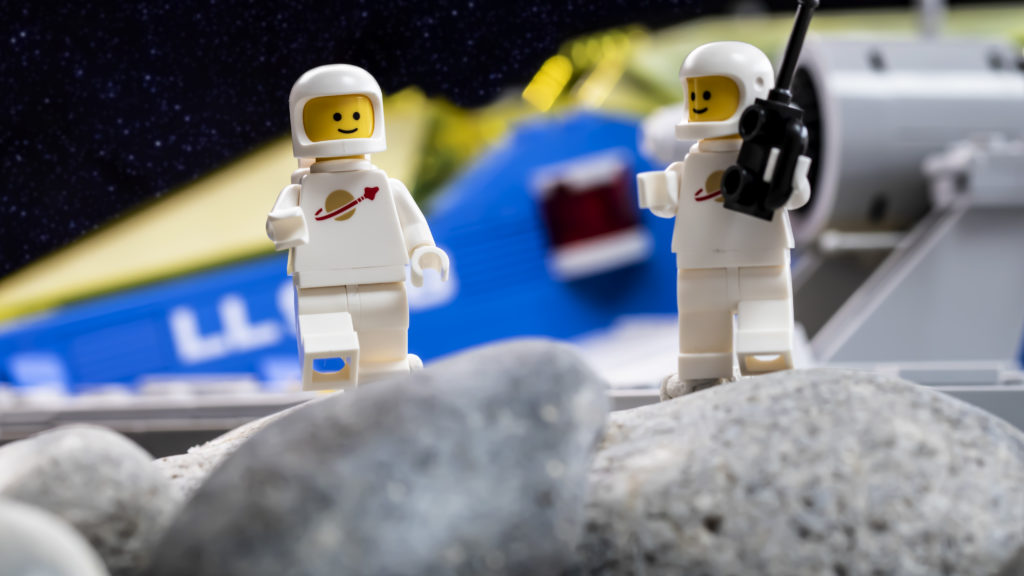 LEGO ICONS 10497 Galaxy Explorer 31 1024x576