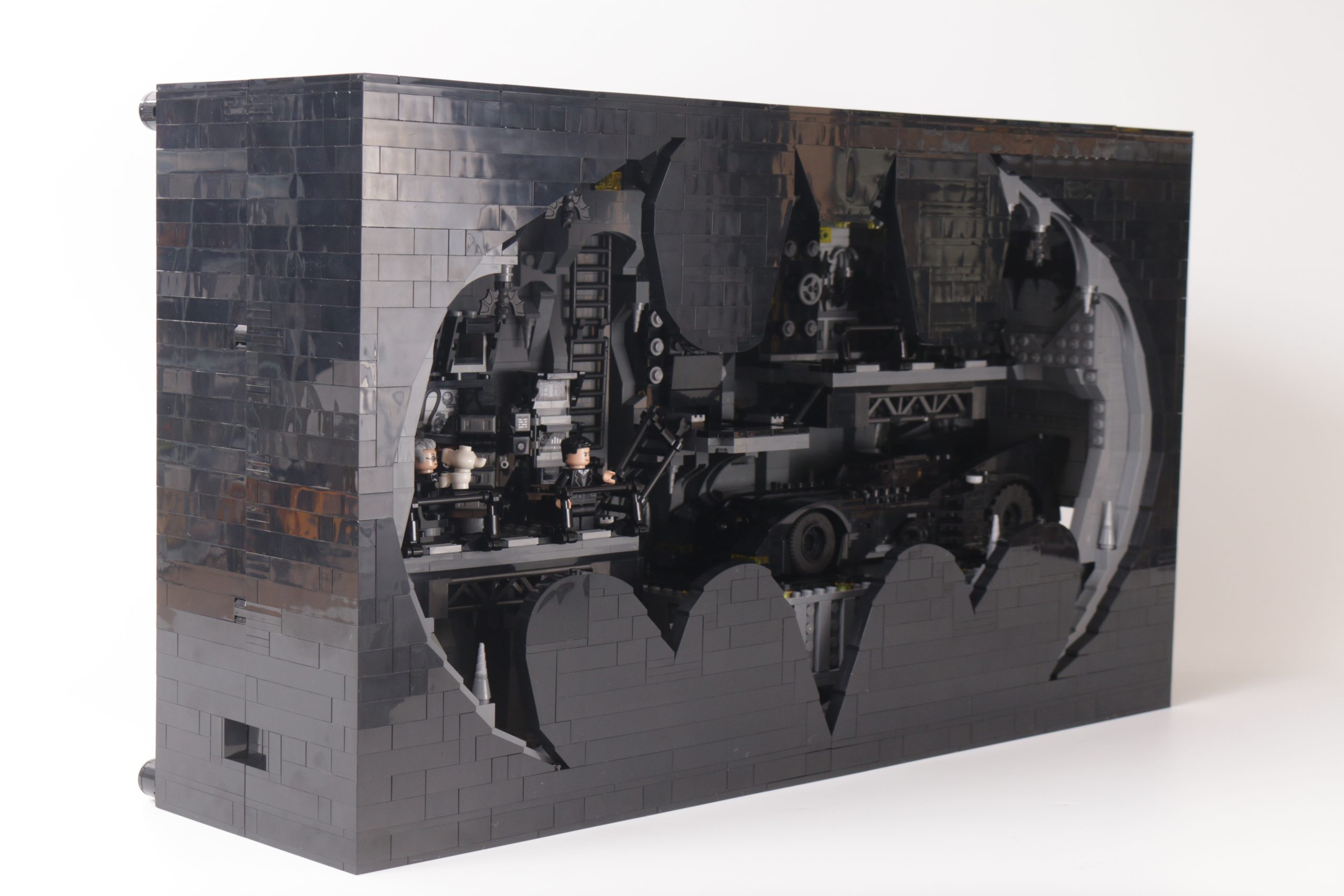 LEGO Batman 76252 Batcave – Shadow Box review 3 scaled
