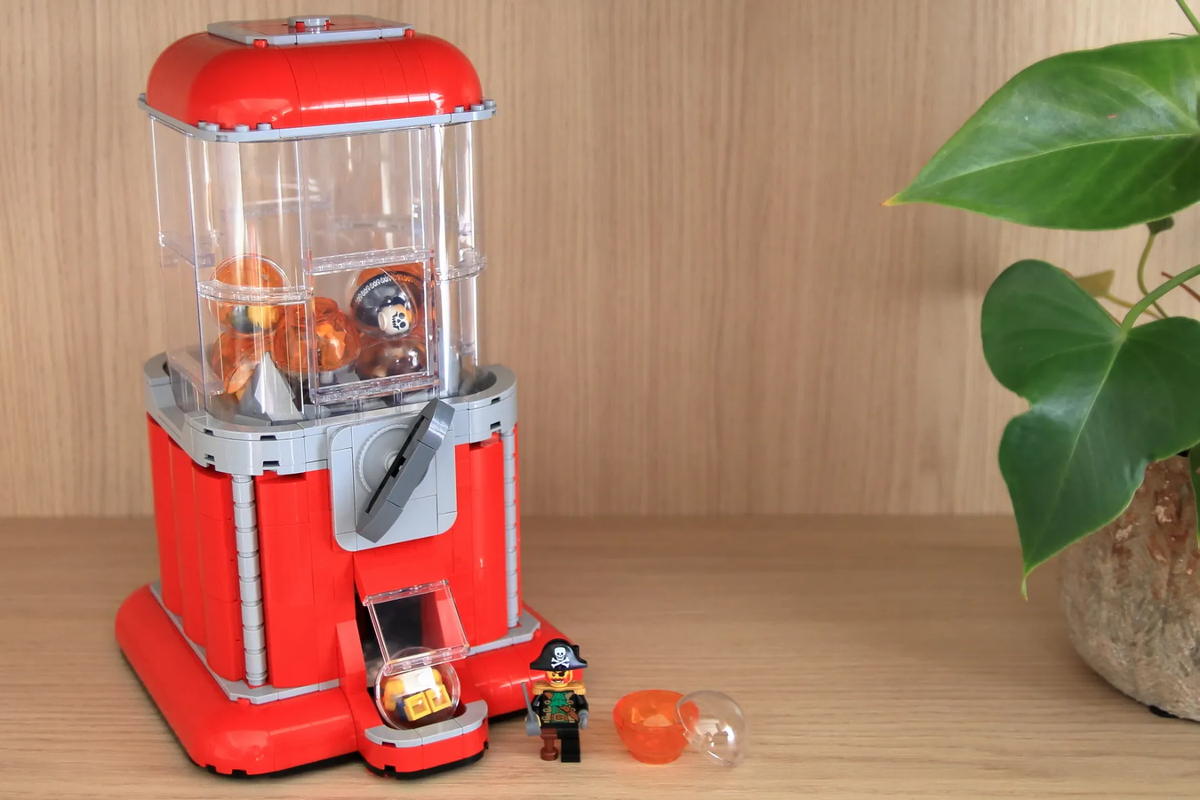LEGO Ideas Minifigure Gumball Machine 1