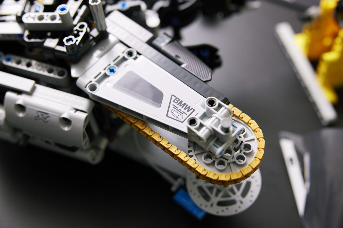 LEGO Technic 42130 BMW M 1000 RR 17