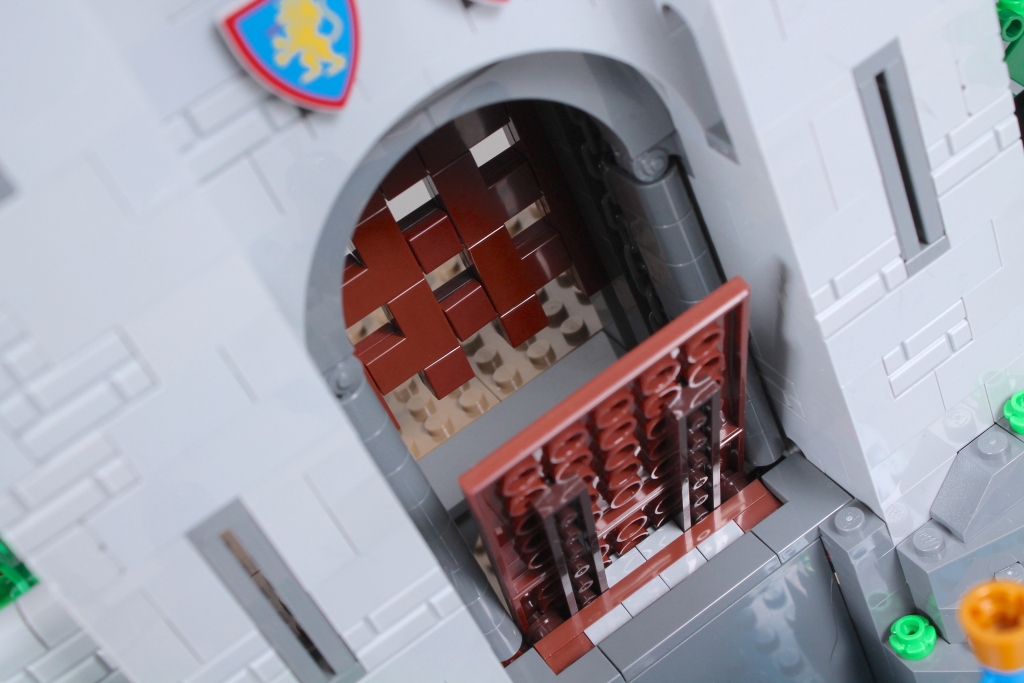 LEGO Icons 10305 Lion Knights Castle critique 12 1024x683