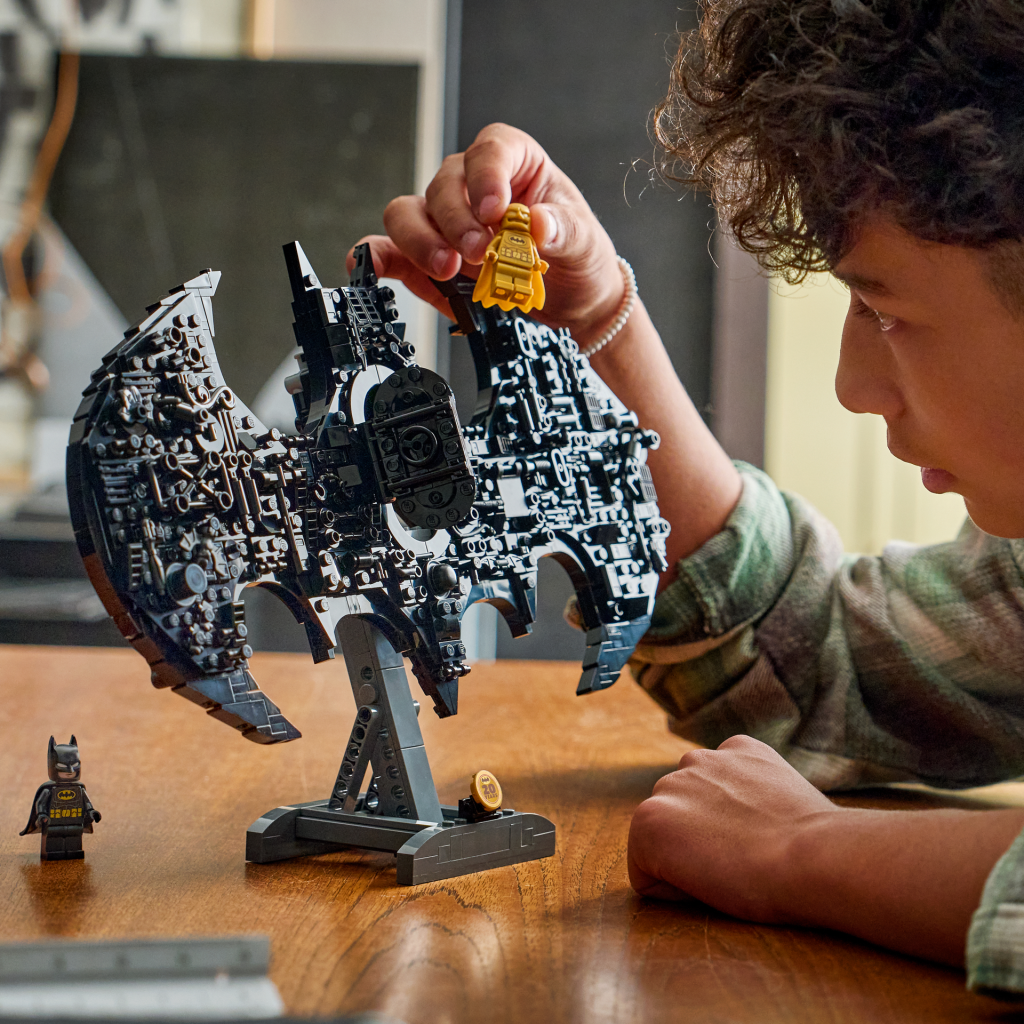LEGO DC 76330 Batman Logo 3 1024x1024