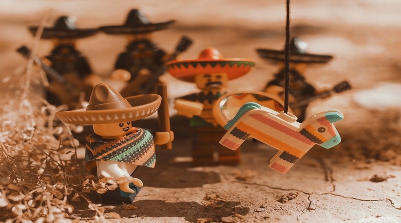 Brick Pic of the Day: Piñata Party