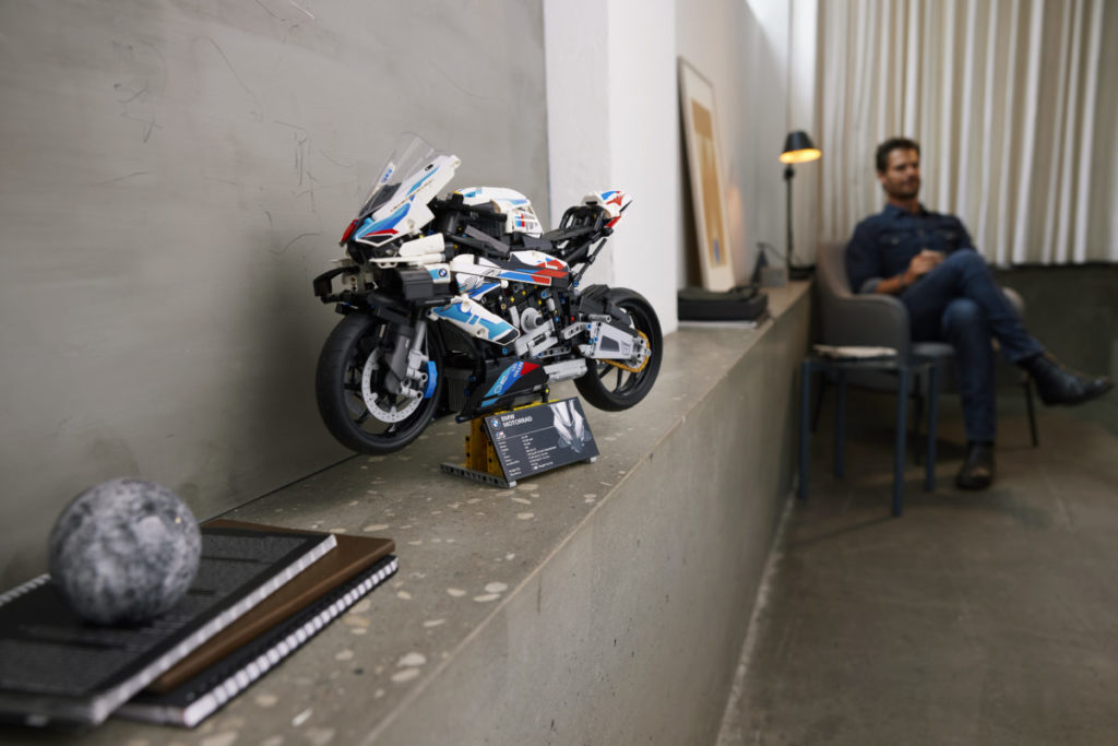 LEGO Technic 42130 BMW M 1000 RR 18 1024x683