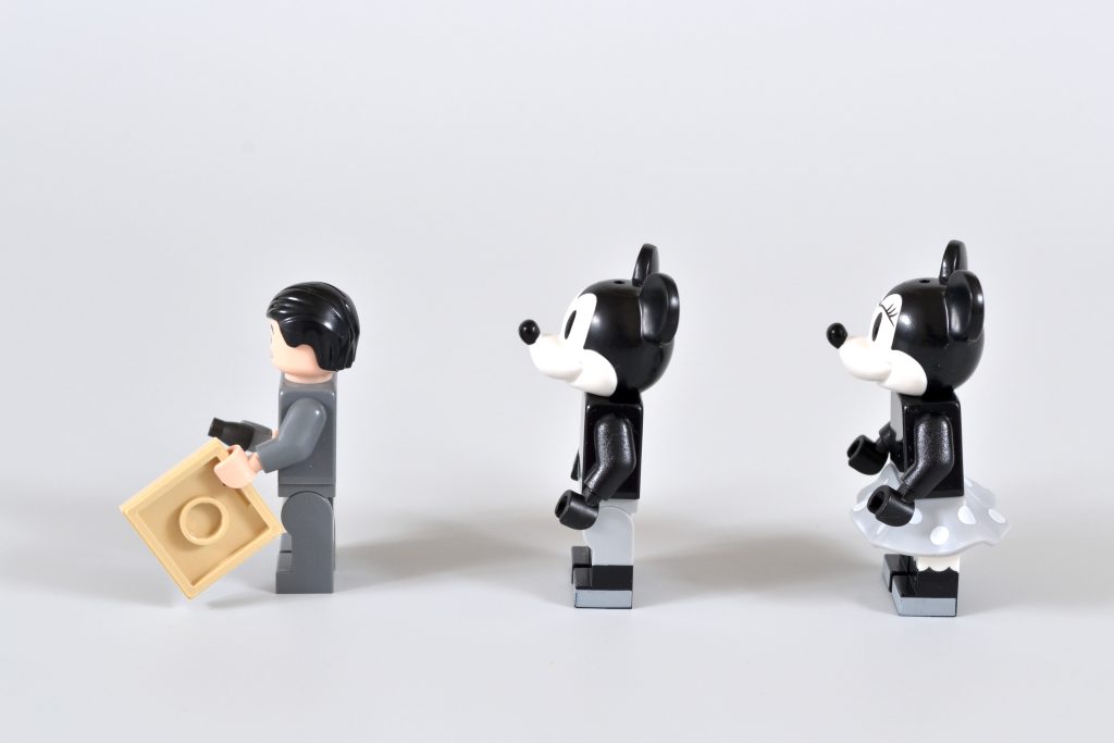 LEGO Disney 43230 Walt Disney Tribute Camera 19 1024x683