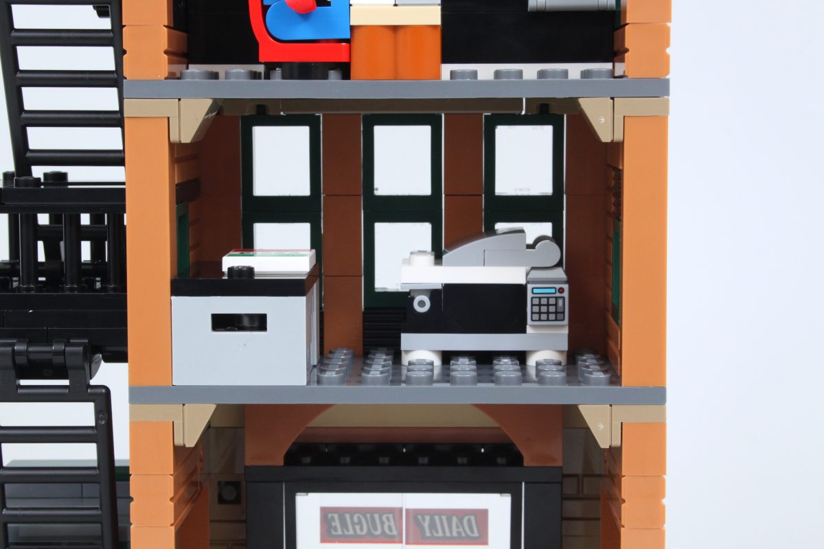 lego marvel 76342 Spider Man vs. Mysterio the daily bugle review 8 1200x800